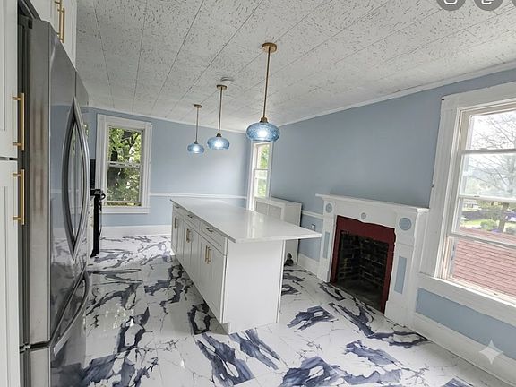 3rd image of 1638 Sanderson Ave Unit 2