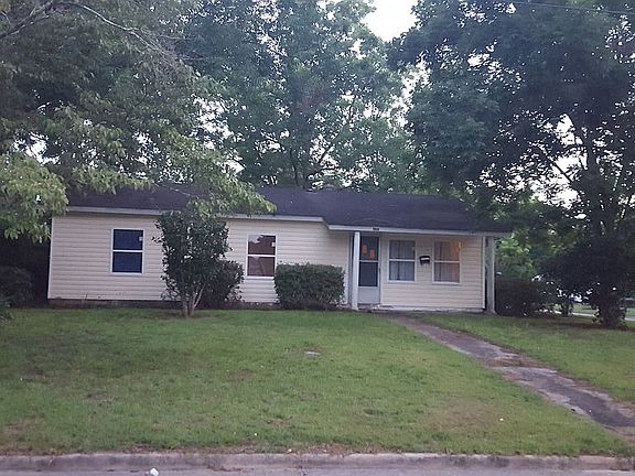 2nd image of 200 Dogwood Dr
