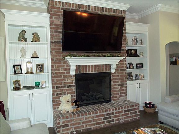 5th image of 609 Woodland St