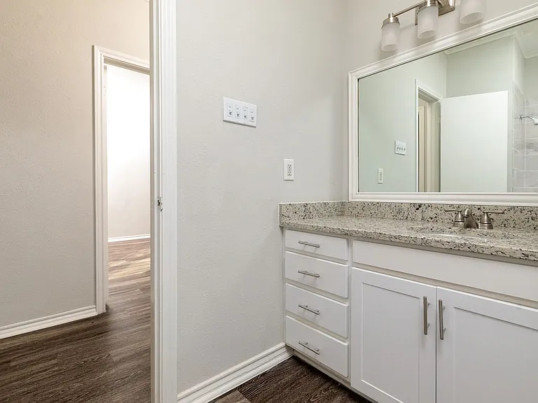 5700 Pershing Ave — Photo 5