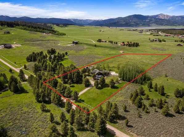 924 Mountain Vista Dr, West Yellowstone, MT 59758