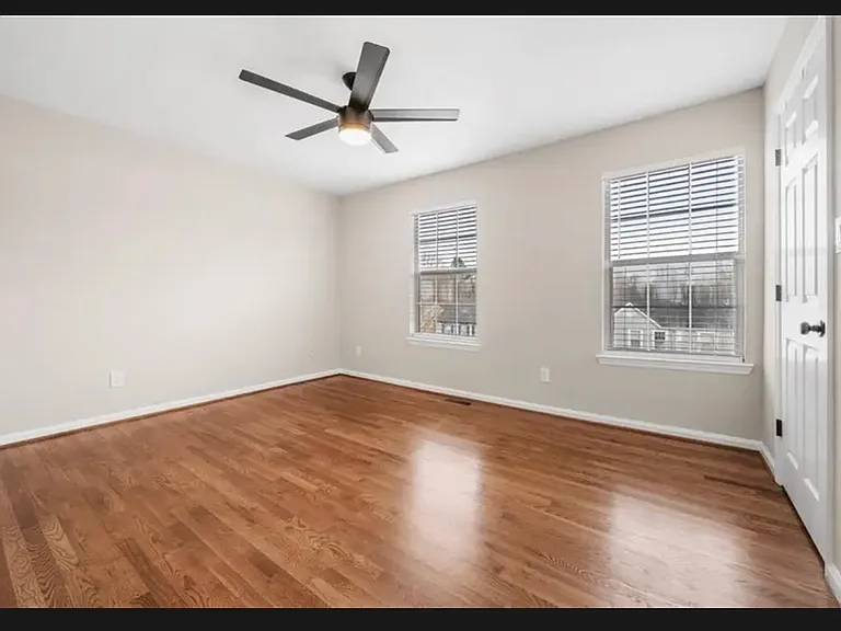3854 Meadow Creek Dr — Photo 11