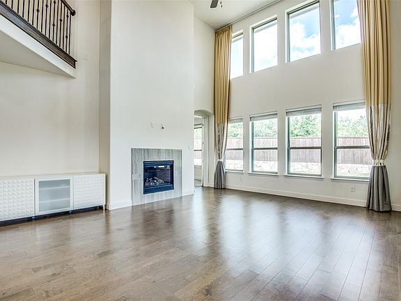 5th image of 2601 Walnut Creek Ln