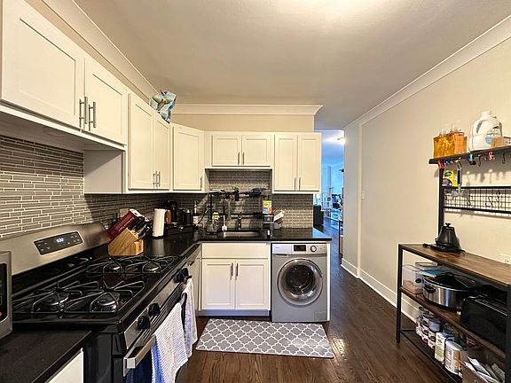 4th image of 915 W Waveland Ave APT 2