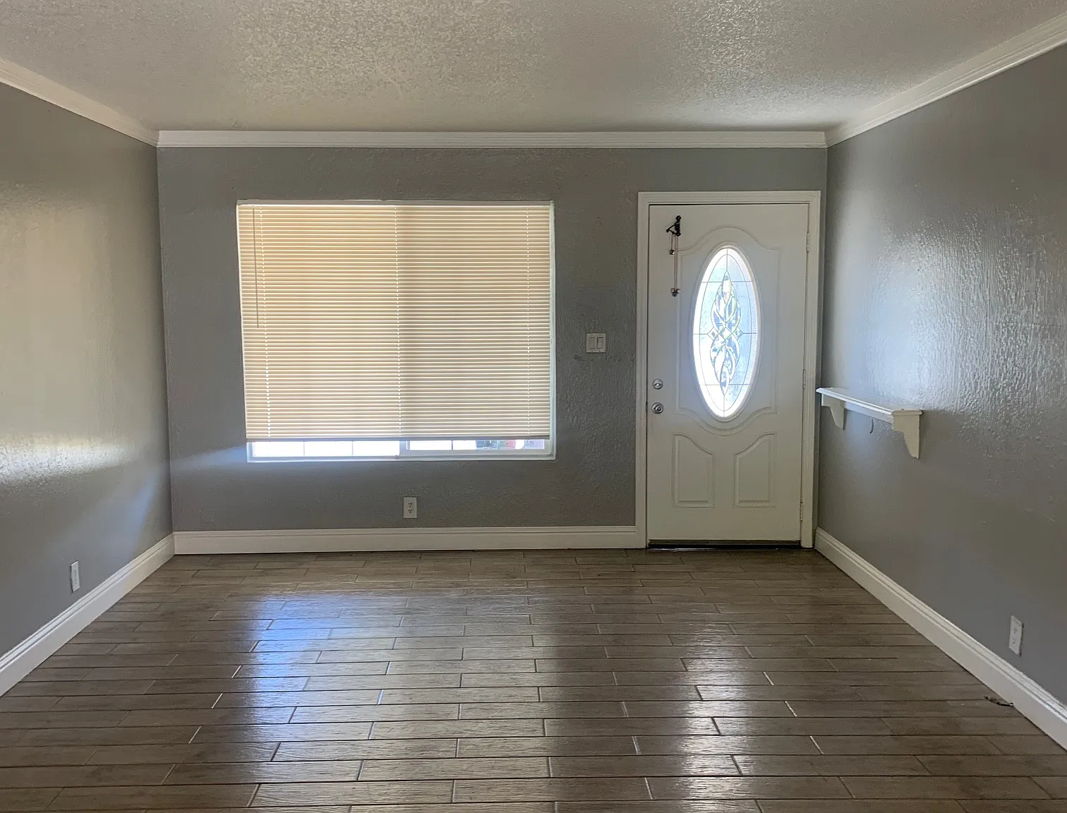 3 bed, 1078 sqft, $3,650 — Photo 2