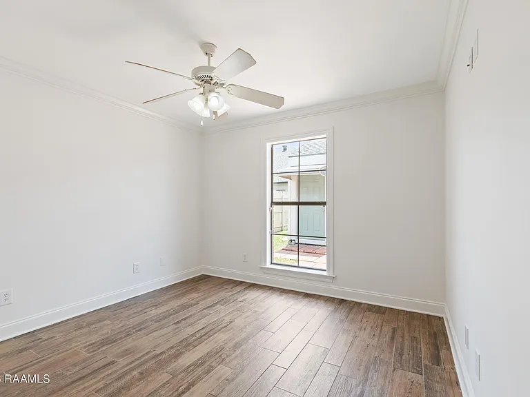 206 Oak Hill Ln — Photo 15