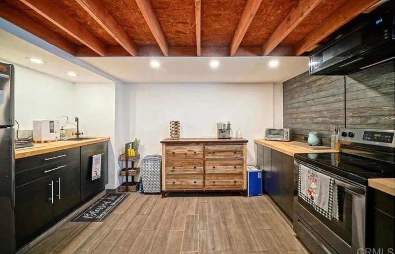 1 bed, 600 sqft, $2,400 — Photo 3