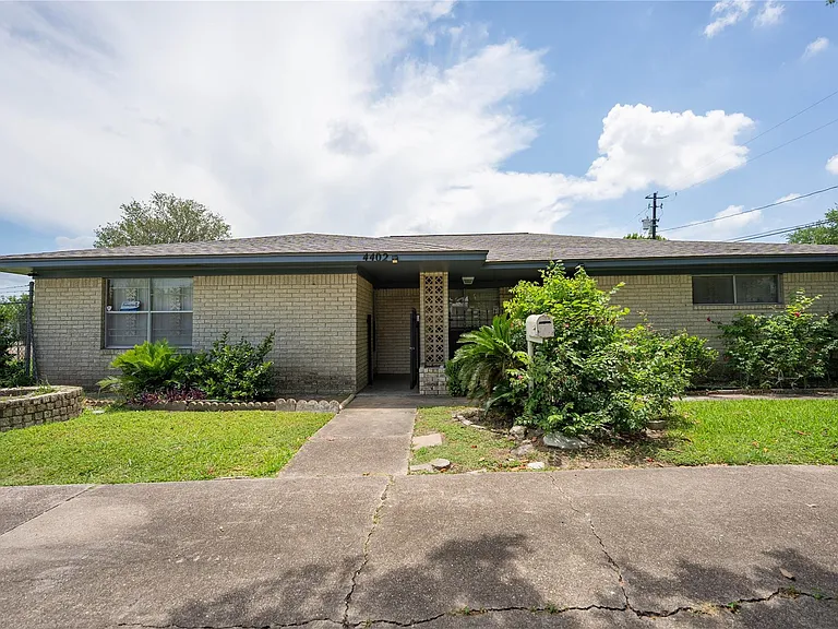 4402 Balkin St — Photo 15