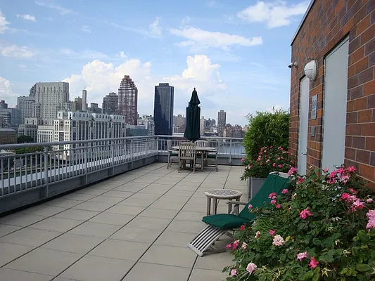 Rented by Sotheby's International Realty | media 16