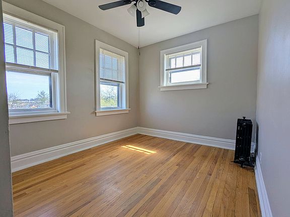 2nd image of 4902-06 Itaska St #4902-21