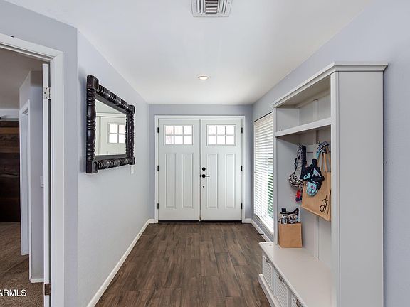 4th image of 502 W SURREY Avenue