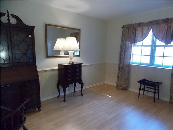 4th image of 1717 Brooks Dr