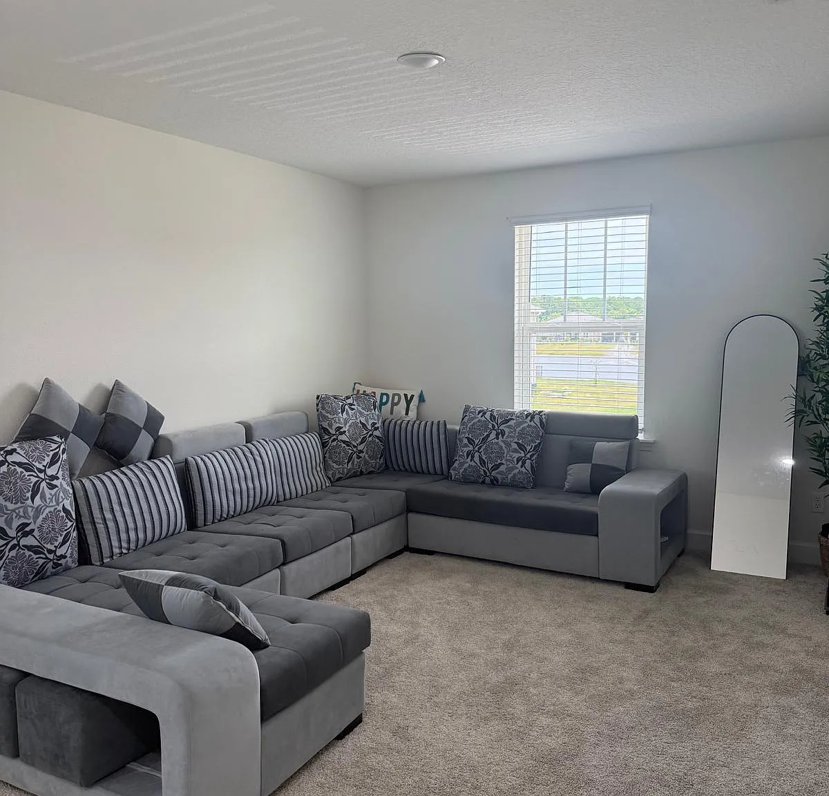 4 bed, 2350 sqft, $2,800 — Photo 2