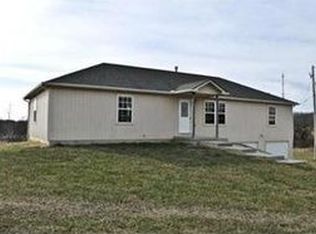 20021 Douglas Rd, Tonganoxie, KS 66086
