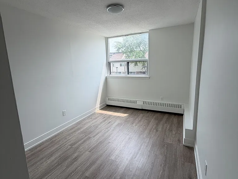 147 Wellington St W #202 — Photo 12