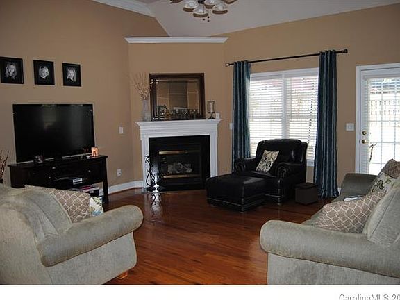 2nd image of 3827 Yellow Jasmine Dr