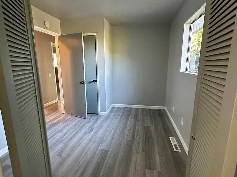 110 Colonial Dr — Photo 12