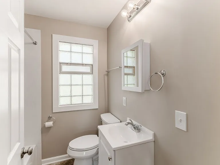 2215 Dresden St — Photo 12