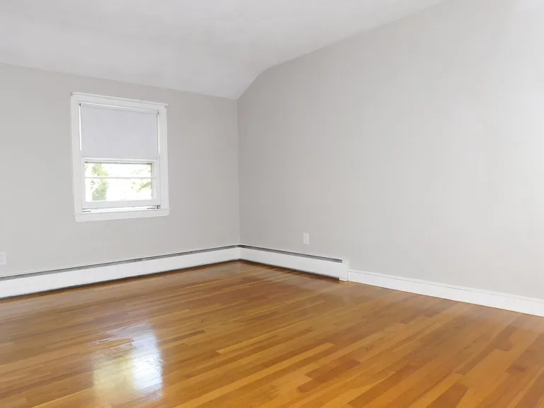 62 Wentworth St — Photo 11