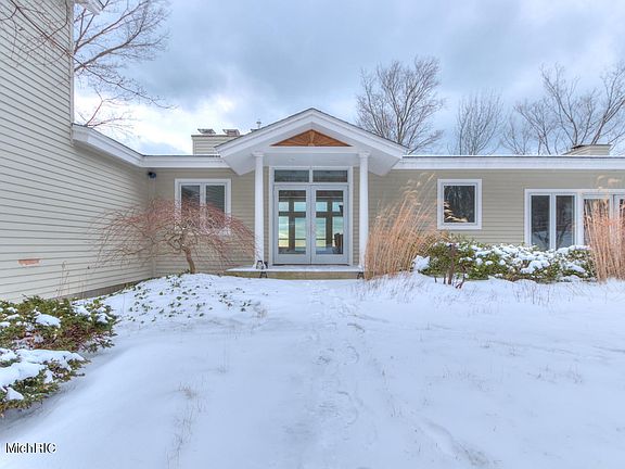 2nd image of 3905 Scenic Dr
