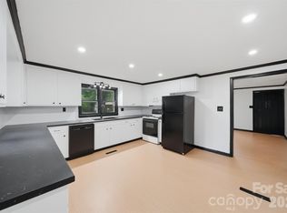 201 Cape Hickory Rd, Hickory, NC 28601