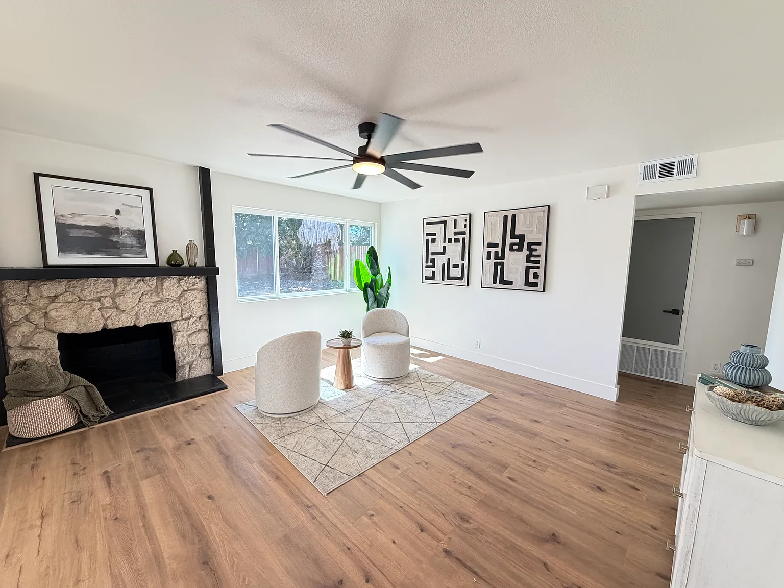 4 bed, 1799 sqft, $2,700 — Photo 3