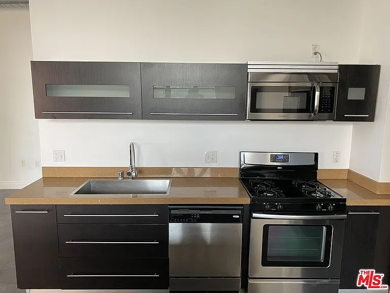 652 Mateo St #102 — Photo 10