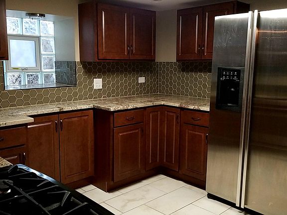 2nd image of 3651 W Wabansia Ave #G