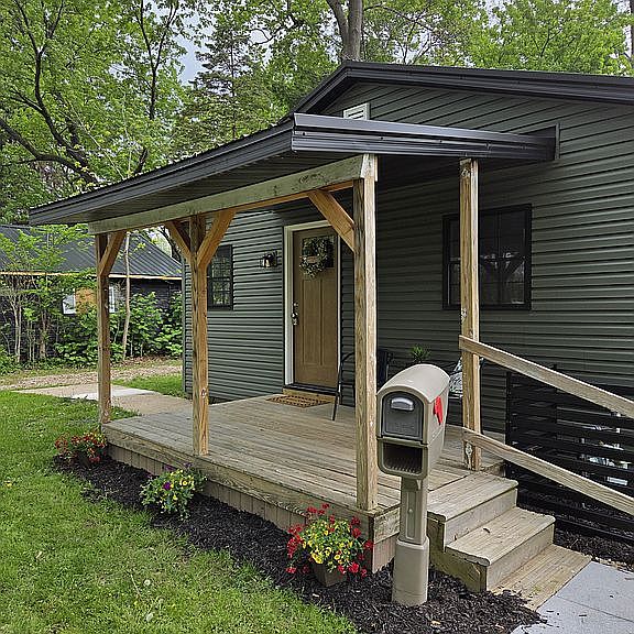 Listing photo 2
