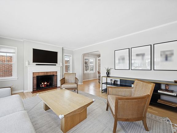4th image of 310 Leitch Ave