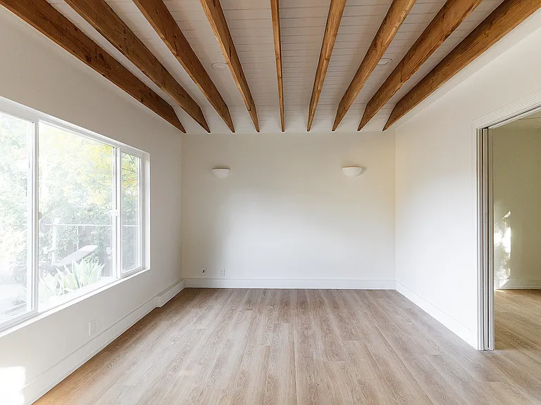2841 Los Feliz Dr #B — Photo 4