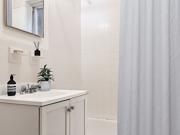 4th image of 200 W 93rd St APT 6D