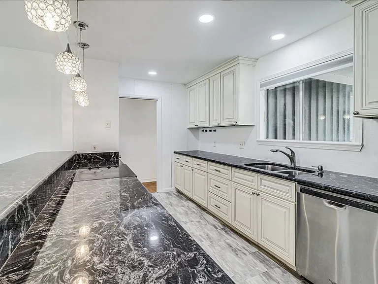 1022 Herndon St — Photo 10