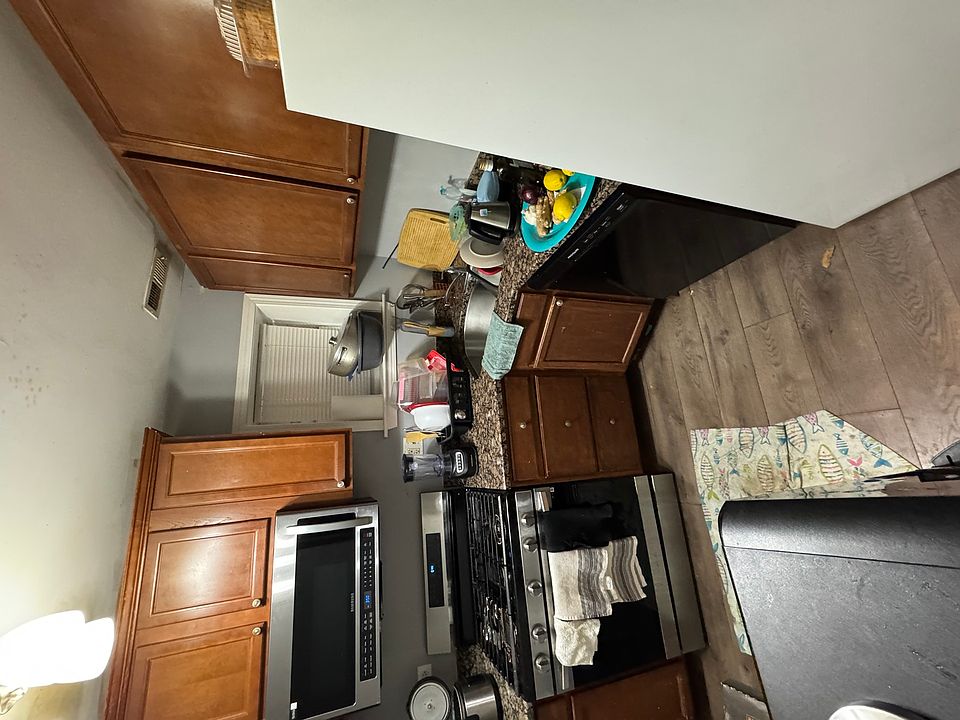 2nd image of 6341 N Washtenaw Ave APT Gw