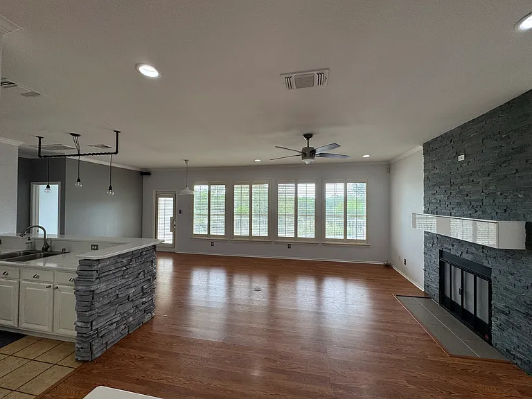 22407 Madison Park — Photo 8