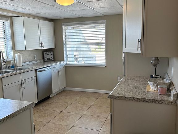 5th image of 835 N Fletcher Ave #1