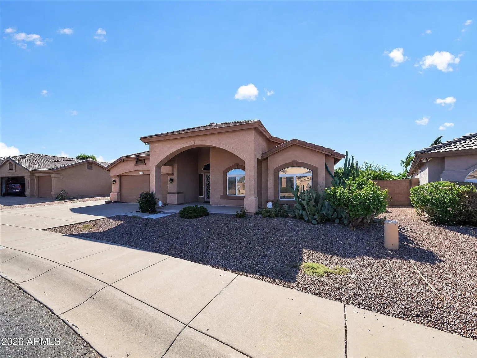 4 bed, 2.0 bath, 2349 sqft, $3,200 — Photo 4