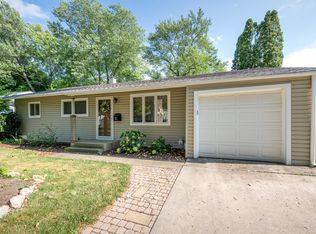 137 Ridge Ln, Geneva, IL 60134