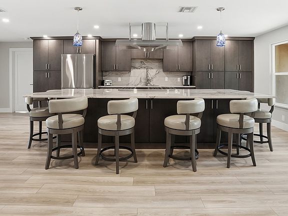 3rd image of 1860 Marina Cir