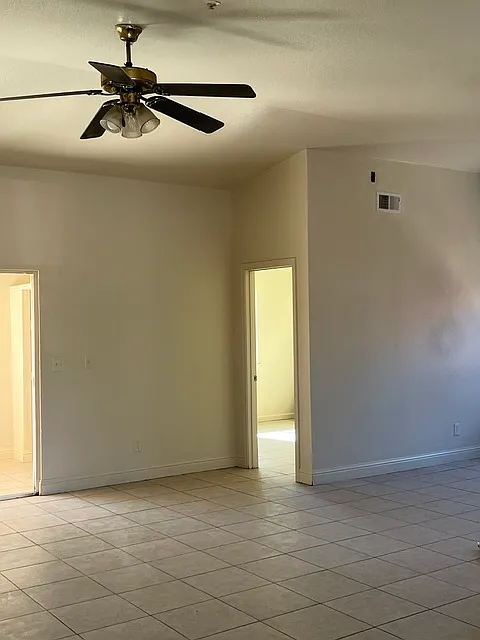 4 bed, 1114 sqft, $2,995 — Photo 3
