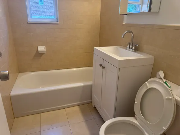 (undisclosed Address), Great Neck, NY 11021
