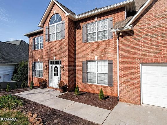 3rd image of 1205 Dreamview Ln
