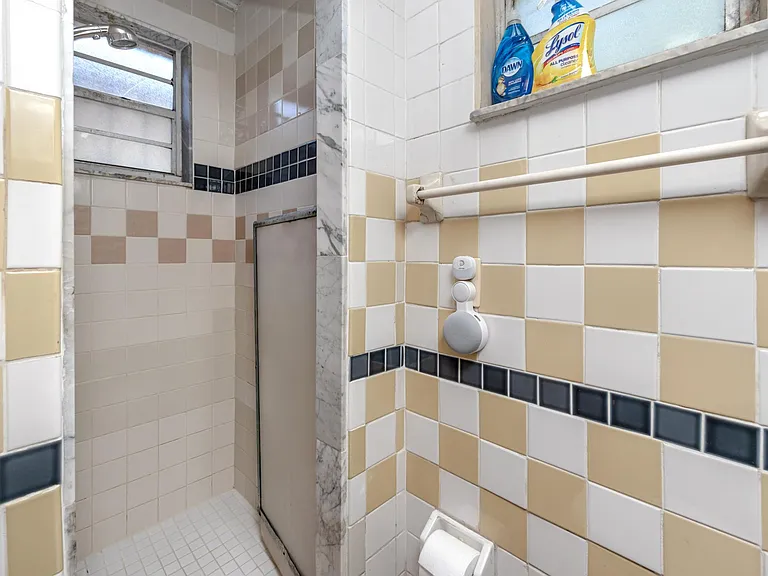 2524 W Leroy St — Photo 22