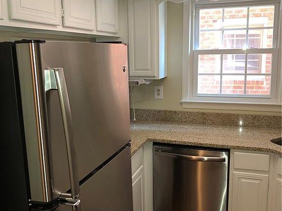 5th image of 1300 Stockley Gdns APT 201