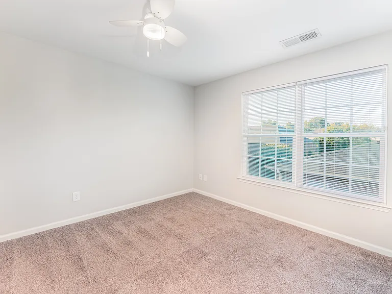 Reynolds Place Apartments — Photo 56
