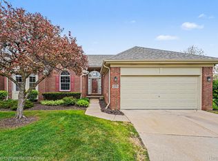 2070 Red Maple Ln #106, Walled Lake, MI 48390