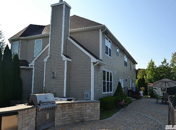 3rd image of 2 Monticello Dr