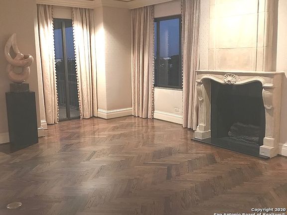 2nd image of 4001 N New Braunfels Ave #1400