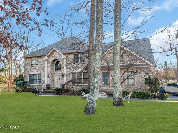 21 Old Queens Court, Eatontown, NJ 07724