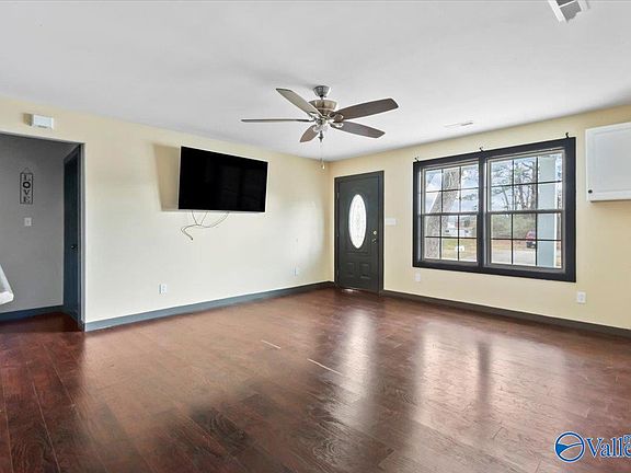 5th image of 901 Frazier St